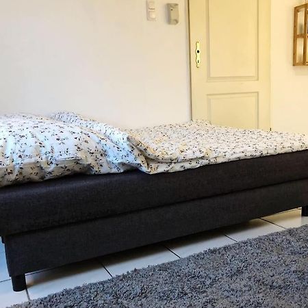 Charmante Gartenwohnung Mit Privatem Grossen Garten Кьолн Екстериор снимка