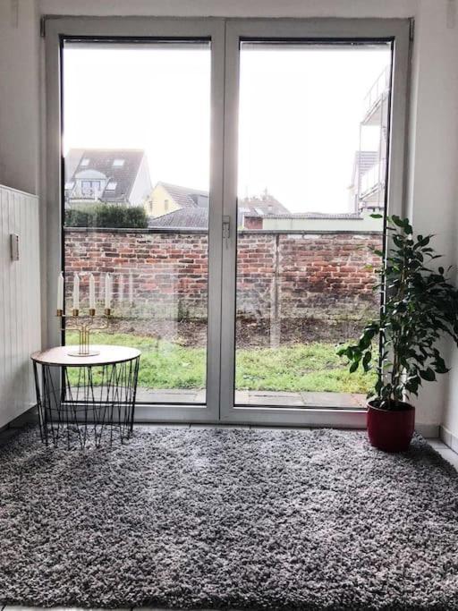 Charmante Gartenwohnung Mit Privatem Grossen Garten Кьолн Екстериор снимка
